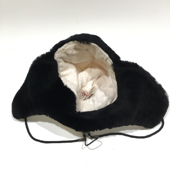 UGG Quilted Nylon Trapper with Fur Trim -White -NEW - Picture 8 of 10